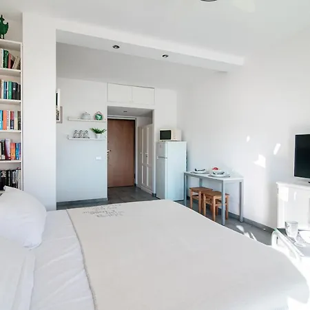 Love Is In The Air - By Myhomeincomo Apartment *