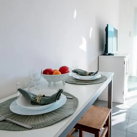 Apartment Love Is In The Air - By Myhomeincomo *
